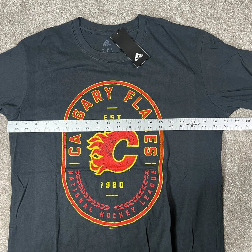 Adidas Mens Large Black Calgary Flames NHL Hockey Short Sleeve T-Shirt NWT - Picture 6 of 7